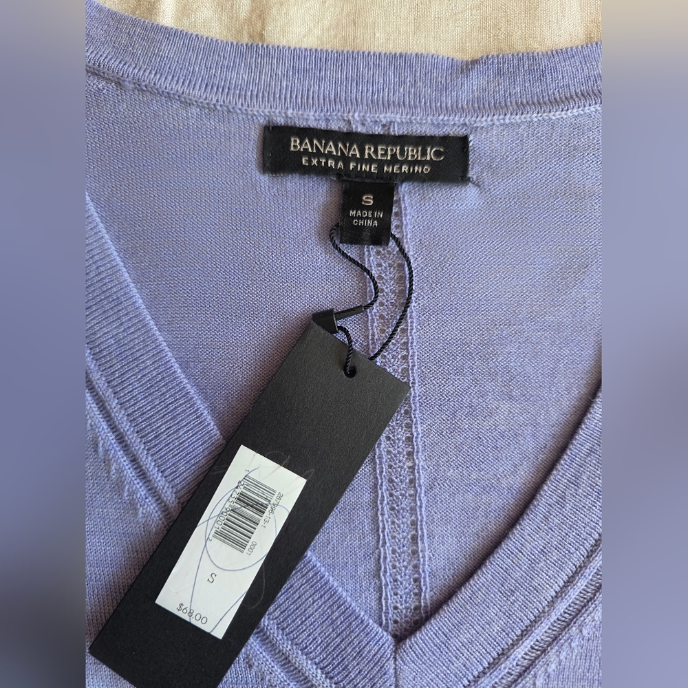 Bananna Republic Extra Fine Merino Wool NWT Sweater - Picture 2 of 4